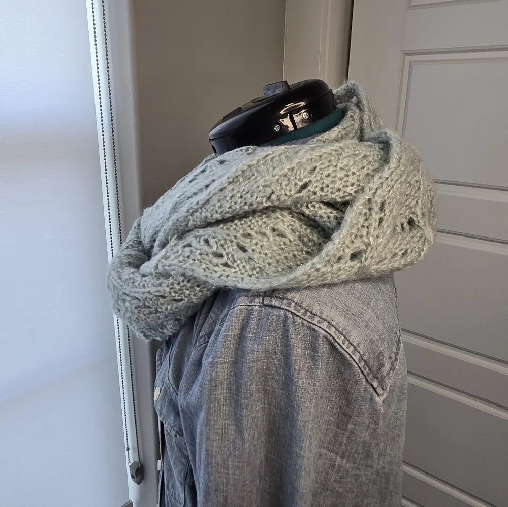 WORLD MARKET SAGE GREEN KNITWEAR OPEN WEAVE INFINITY SCARF WOMEN OS SPRING